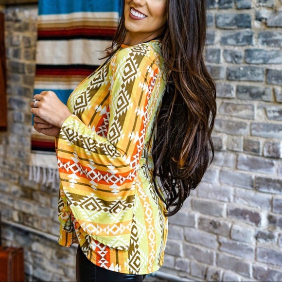 •L&B Side-Knot Aztec Bell Sleeve Twist Top• - Picture 3 of 9